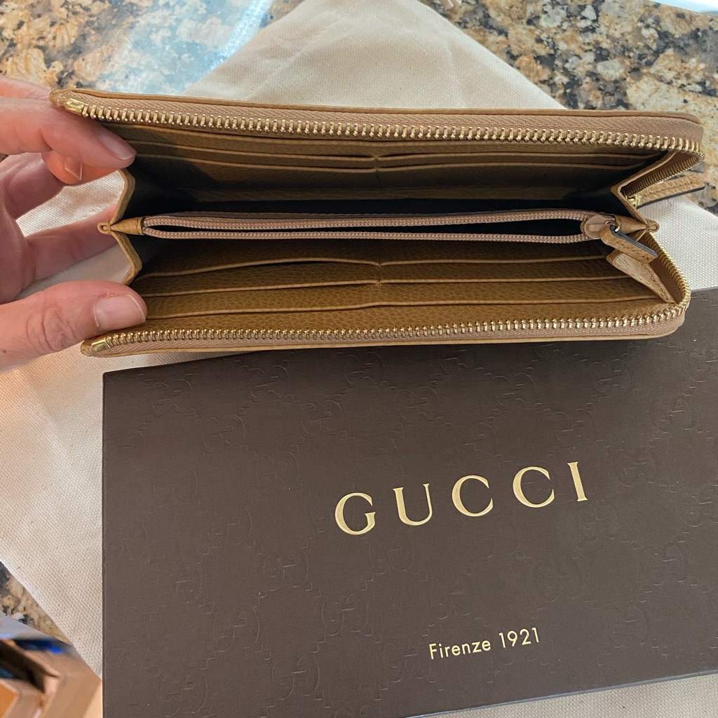 Gucci Wallet. Euc.